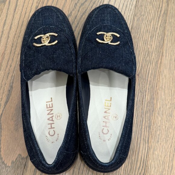 Chanel | Dark Blue Denim CC Turnlock Loafers | Size 37.5 - Picture 7 of 10